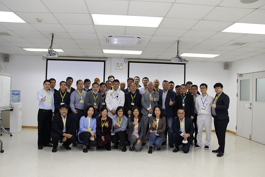 EPSON元器件代理商-华体会真人参观爱普生苏州工厂集体照.jpg
